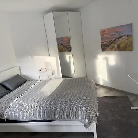 Zentral Gelegene Mit Gemeinschaftskueche Und -bad Apartamento Herne