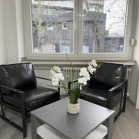 Zentral Gelegene Mit Gemeinschaftskueche Und -bad Apartamento *