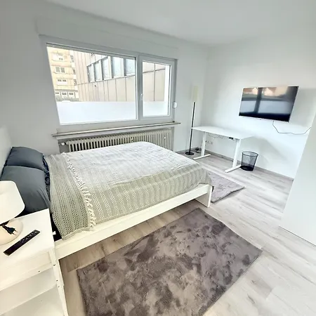 Zentral Gelegene Mit Gemeinschaftskueche Und -bad ヘルネ