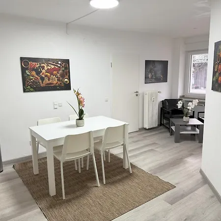 Apartment Zentral Gelegene Mit Gemeinschaftskueche Und -bad