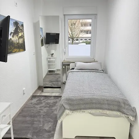 Zentral Gelegene Mit Gemeinschaftskueche Und -bad Apartamento