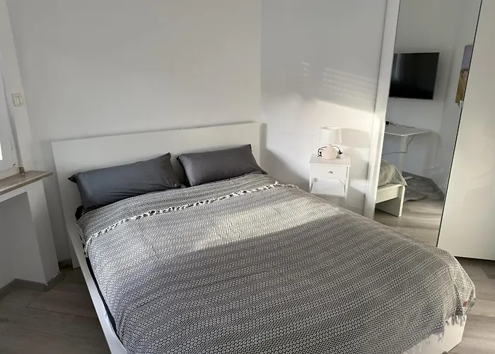 Zentral Gelegene Mit Gemeinschaftskueche Und -bad *