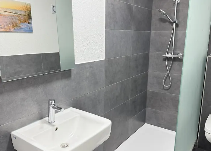 Zentral Gelegene Mit Gemeinschaftskueche Und -bad Apartamento *